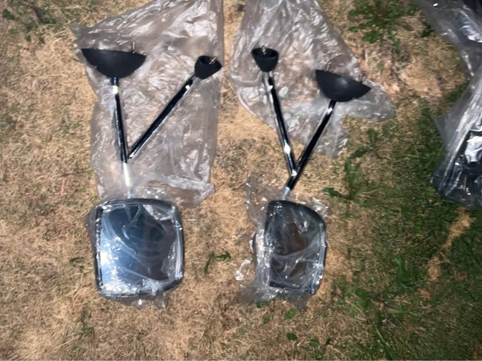 International 4300 Chrome Hood Mirror Pair w/ Arms - photo 1