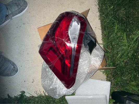 Right Tail Light Assembly 2018-2020 Chevy Equinox (Halogen) - photo 2