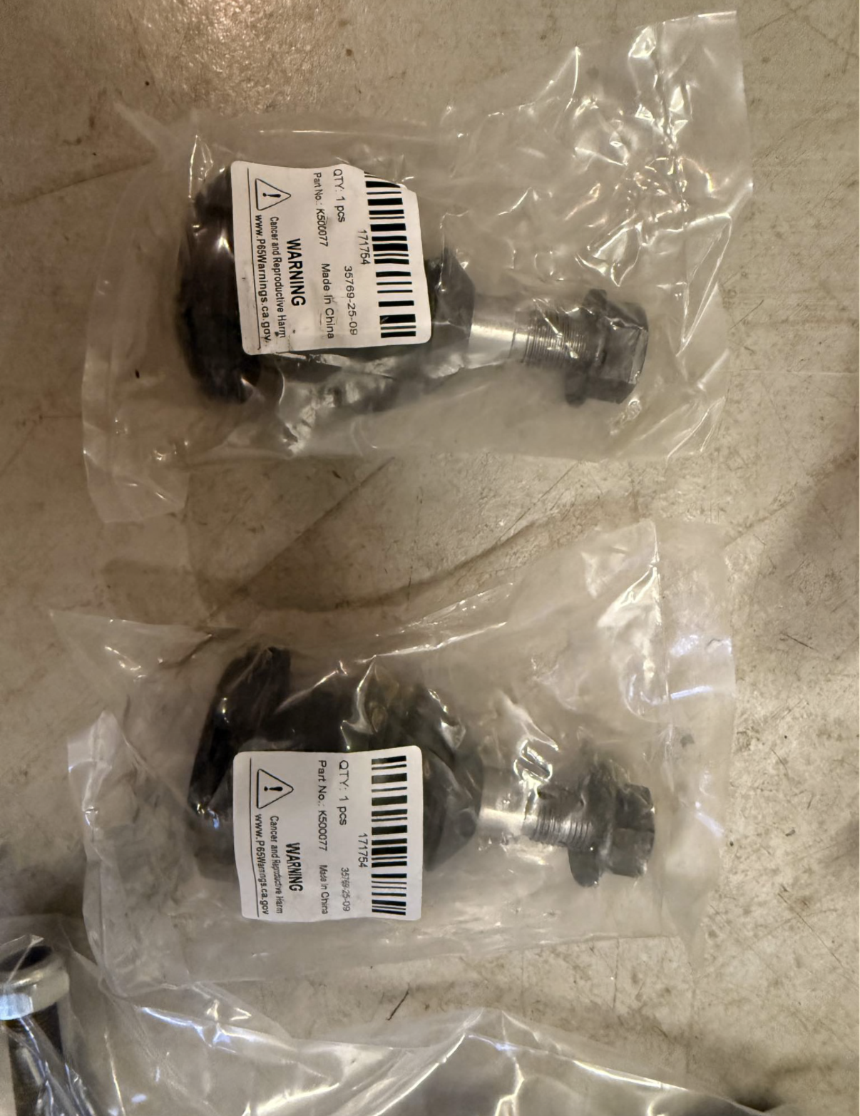 Mercedes ML350 GL450 GL550
Front Suspension Kit Control
Arms Ball Joints