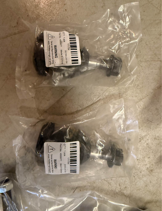 Mercedes ML350 GL450 GL550
Front Suspension Kit Control
Arms Ball Joints
