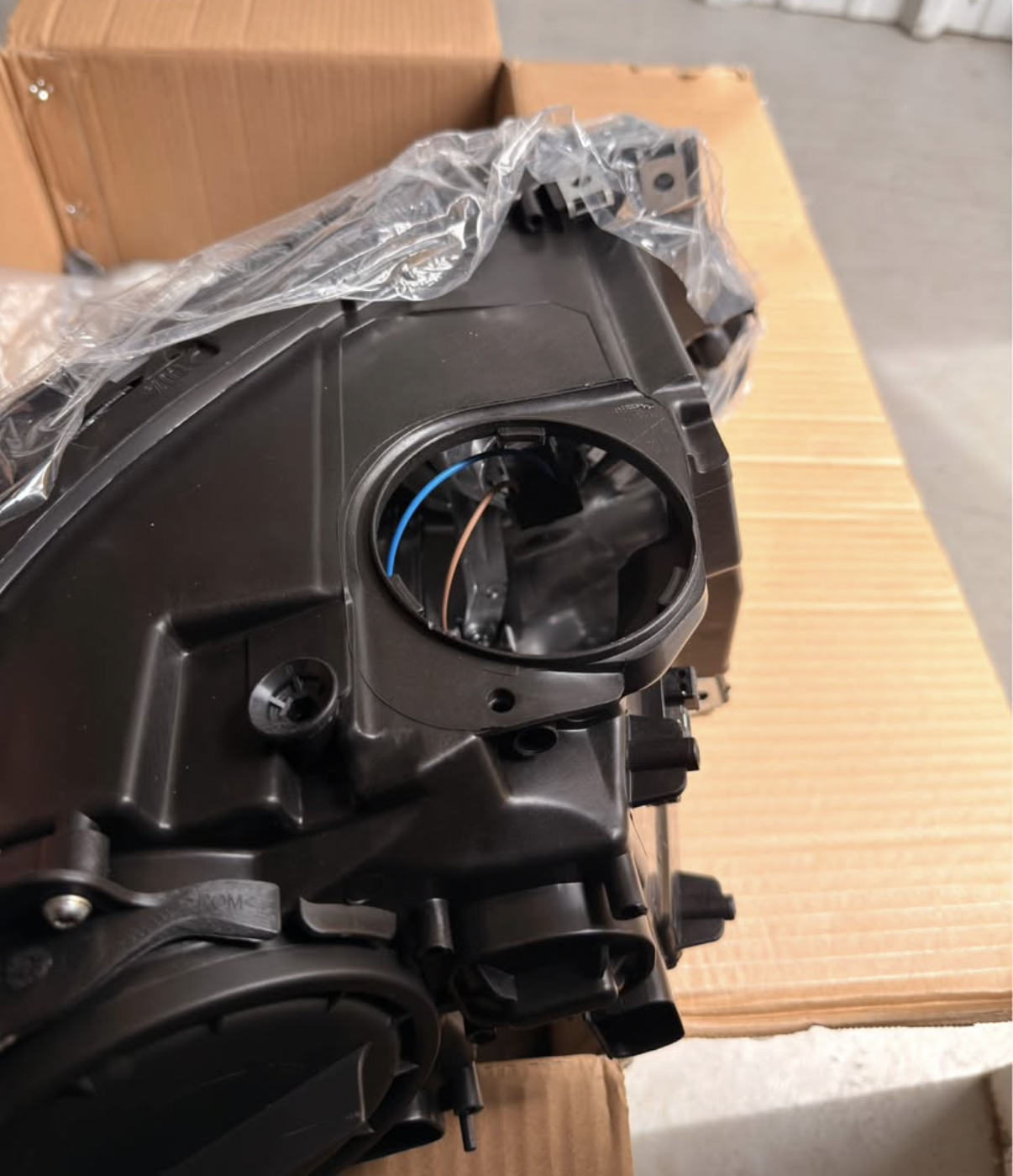 BMW 5 Series F10 HID Xenon Headlight, Left Driver Side (2011-2013)