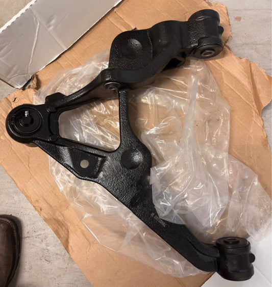 MOOG RK623127 Front Right Lower Control Arm & Ball Joint Assembly Fits Chevy Silverado 2500HD