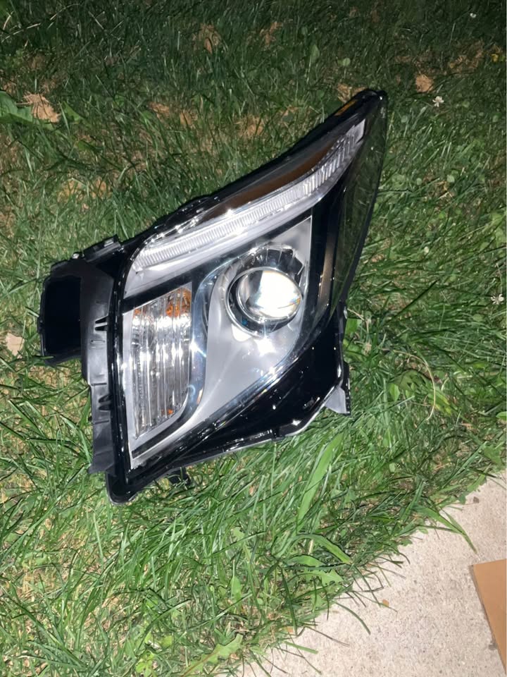 2013-2017 Cadillac XTS Right Passenger Headlight GM2503374 - photo 6