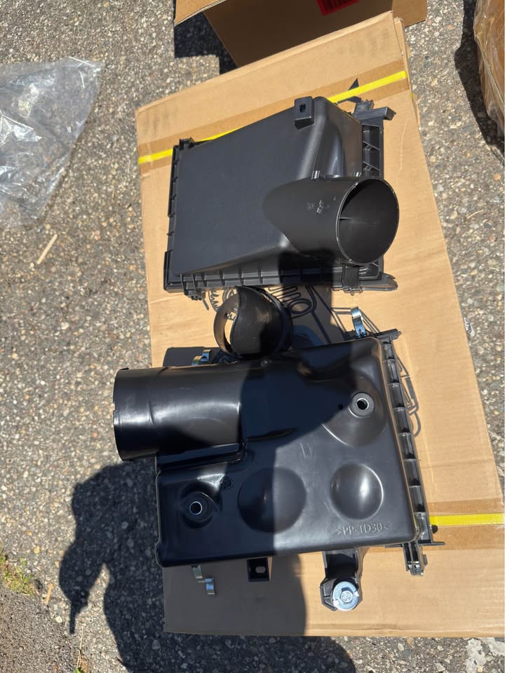 Toyota 4Runner 4.0L Air Intake Cleaner Box 17700-31861 - photo 2