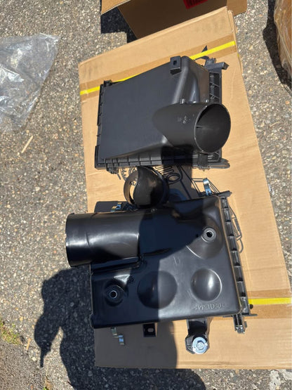Toyota 4Runner 4.0L Air Intake Cleaner Box 17700-31861 - photo 2