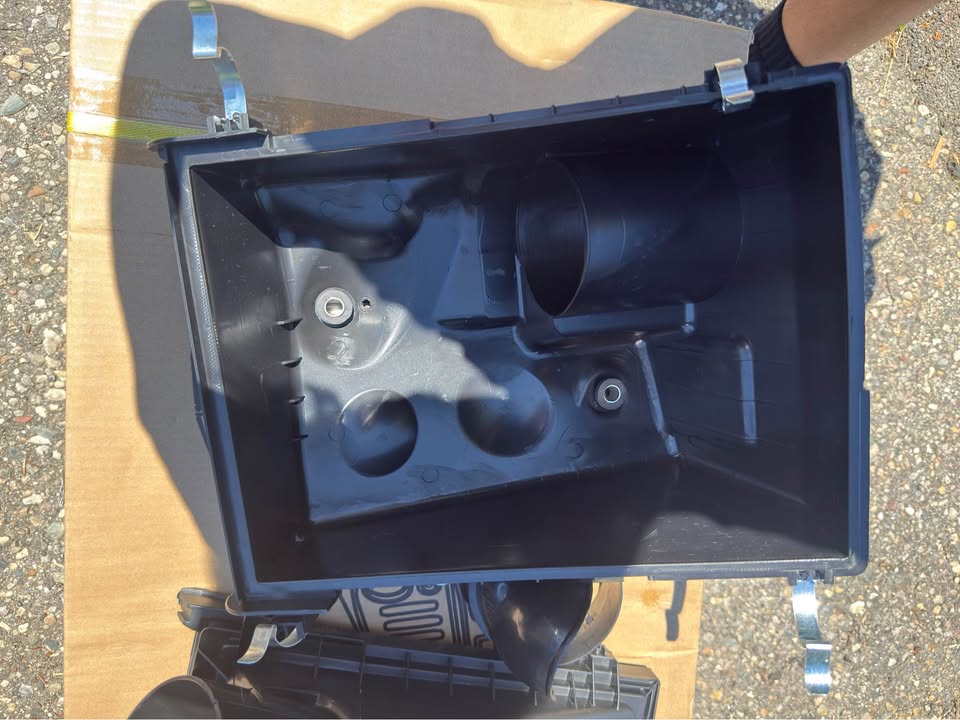 Toyota 4Runner 4.0L Air Intake Cleaner Box 17700-31861 - photo 3