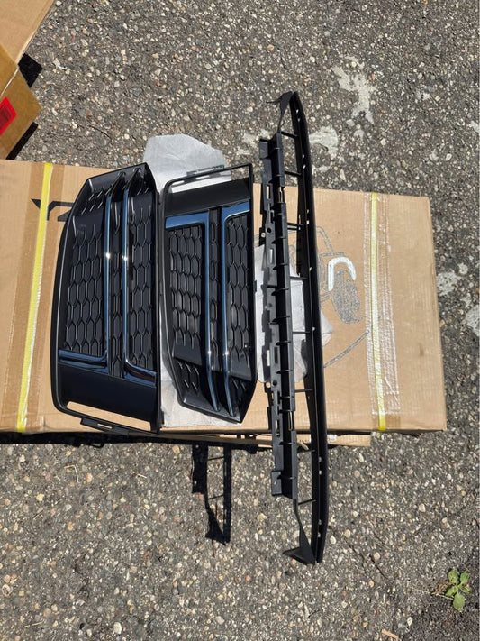 Audi A4 S4 B9 S-Line Front Lower Bumper Grille 8W0807681 - photo 2
