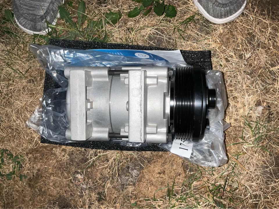 A/C Compressor w/ Clutch 2007-2010 Ford Mustang 4.0L - photo 3