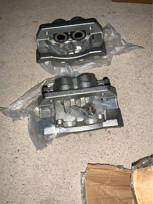 Rear Brake Caliper Set Ford F-250/F-350 Super Duty (Pair) - photo 1