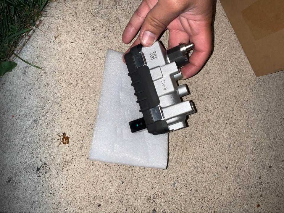 Turbo Electronic Actuator Mercedes Sprinter ML GL E350 OM642 - photo 3