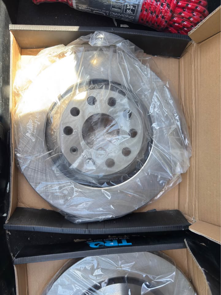 TRQ Rear Brake Pads & Rotors VW Golf GTI 2013 - photo 3