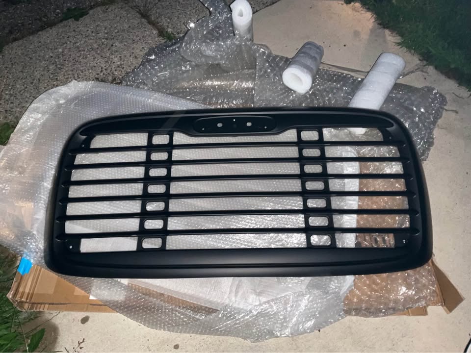 2000-2008 Freightliner Columbia Black Front Hood Grille - photo 2
