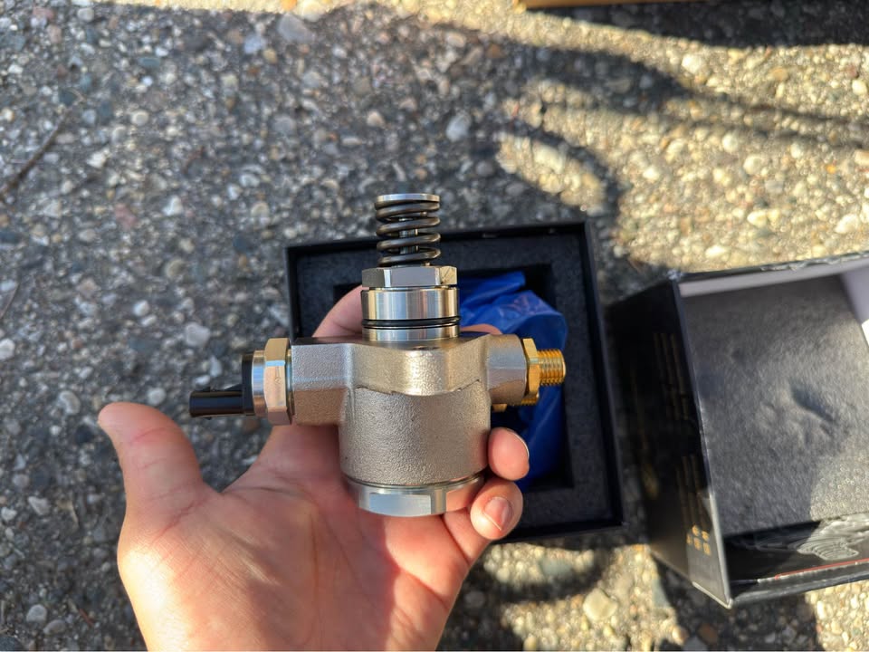 Audi A8 RS5 High Pressure Fuel Pump 079127025Q 079127026R - photo 1