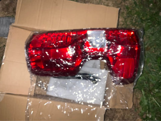 Right Tail Light 2019-2024 Chevy Silverado 1500/2500/3500 - photo 2