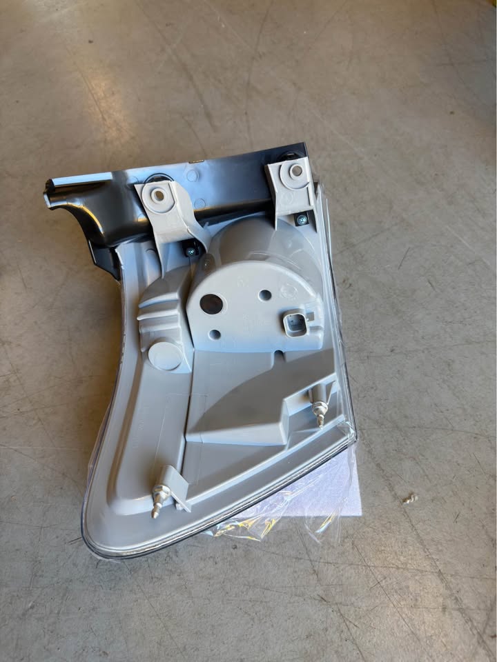 2007-2012 GMC Acadia Right Tail Light Assembly NEW - photo 3