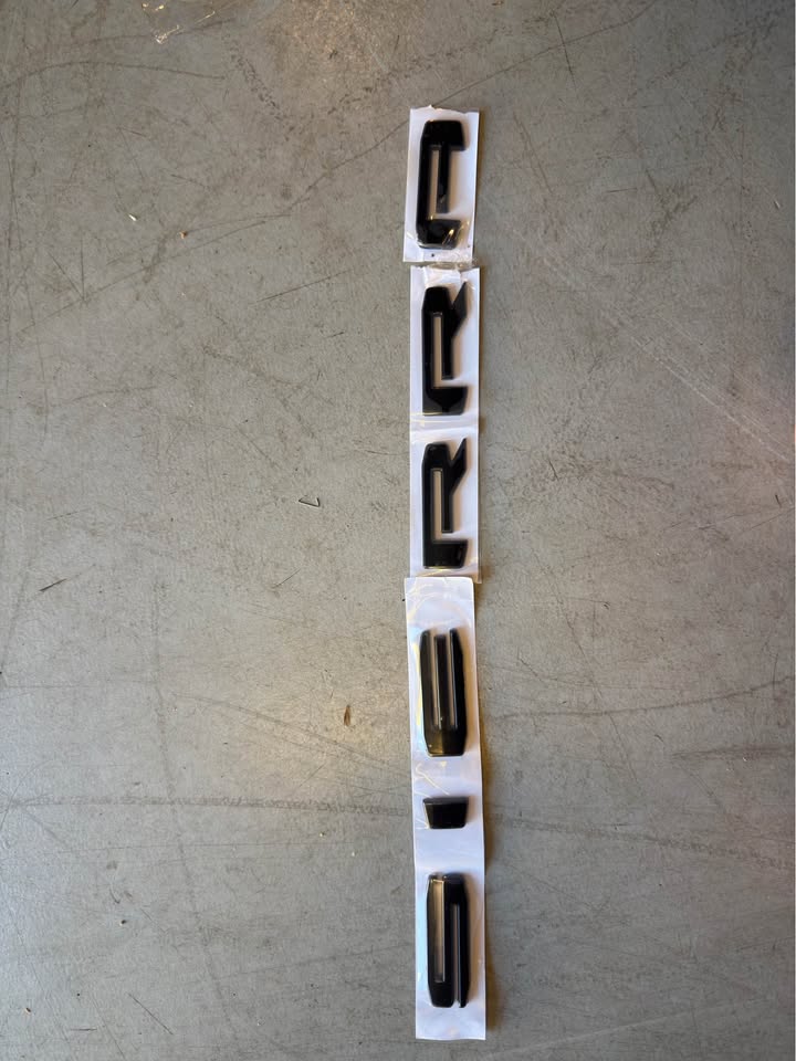 2019-2025 GMC Sierra Black Tailgate Emblem Badge NEW - photo 1