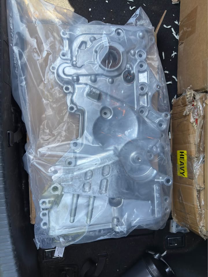 Toyota Lexus 2.5L 2.7L Oil Pump Timing Cover M547 11310-36020 - photo 1