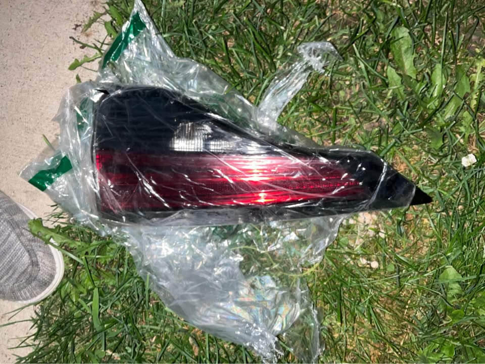 Right Inner Tail Light 2021-2022 Toyota Sienna - photo 1