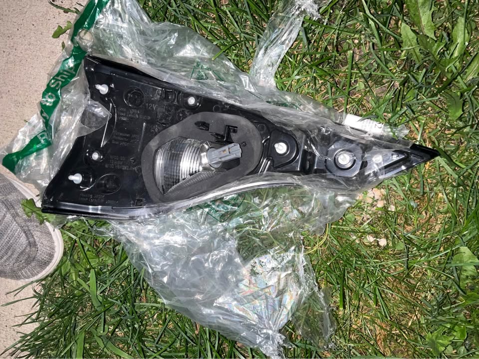 Right Inner Tail Light 2021-2022 Toyota Sienna - photo 2