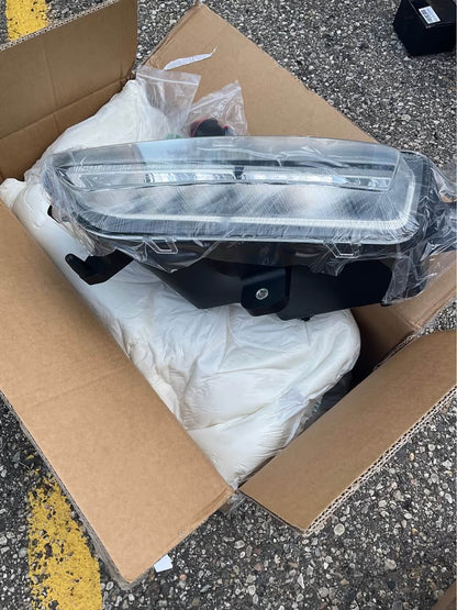 Peterbilt 579 driver-side fog light photo 2